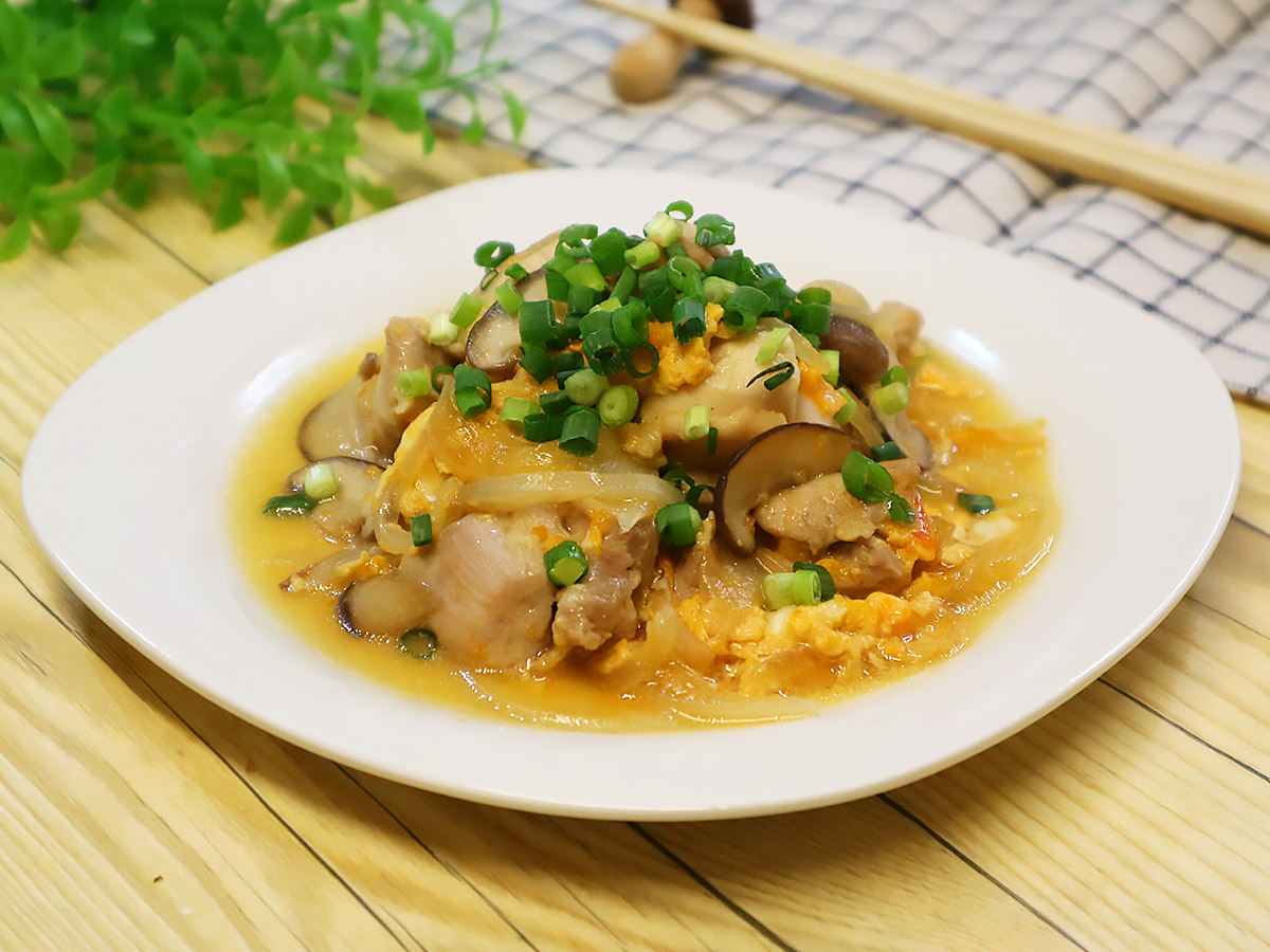 鶏肉とタマネギの卵とじ